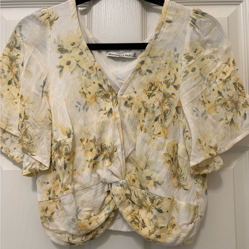 Abercrombie & Fitch Knot Front Flutter Sleeve Top - Picture 3 of 7
